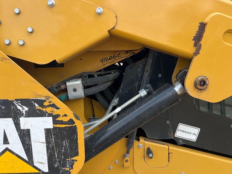 2016-caterpillar-262d-image-16