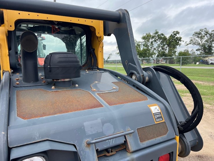 2022-deere-320g-image-19