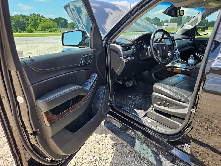 2018-chevrolet-tahoe-image-28