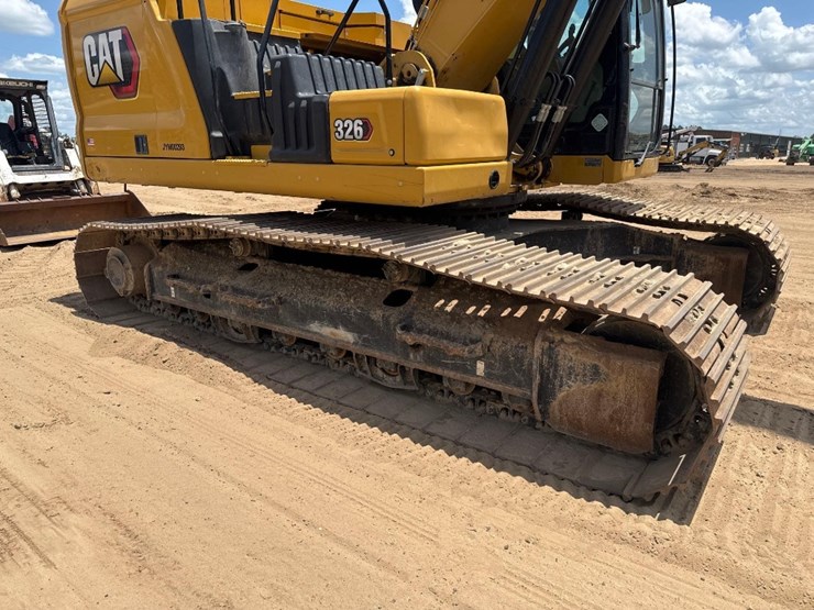 2020-caterpillar-326-image-13