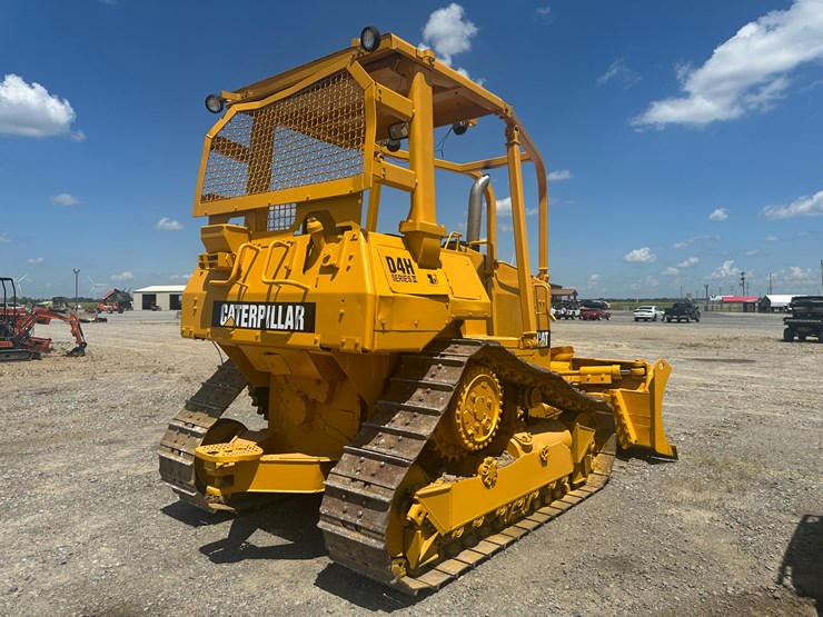 caterpillar-d4h-image-3