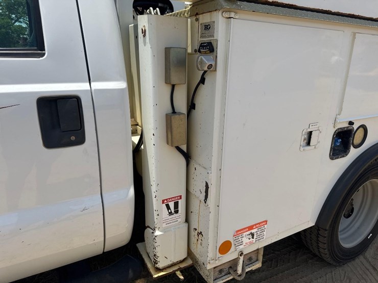 2013-ford-f550-image-31