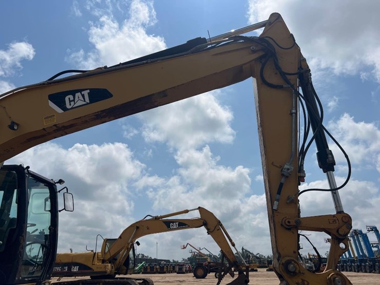 2011-caterpillar-m318d-image-24
