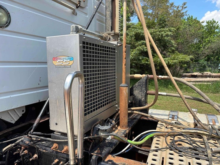 2014-volvo-vhd-semi-image-7