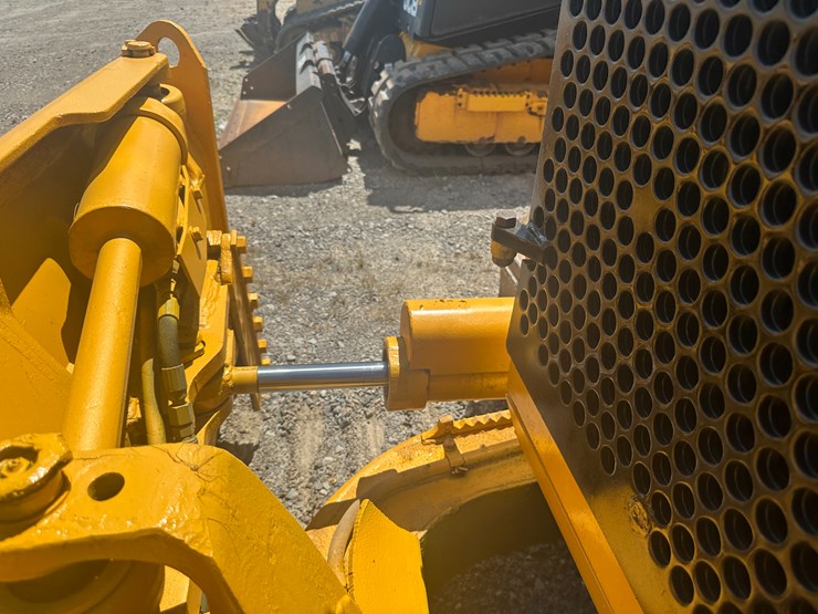 caterpillar-d4h-image-46