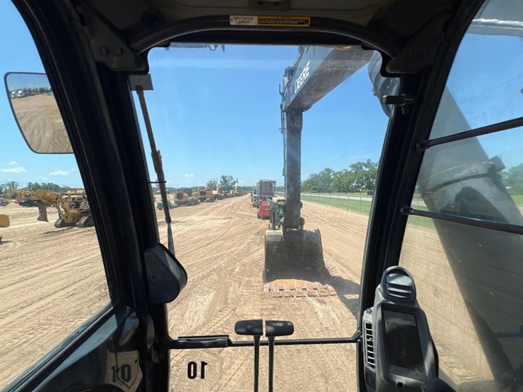 2013-deere-470g-lc-image-49