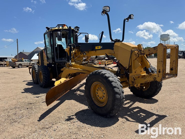 2010-caterpillar-12m-image-3