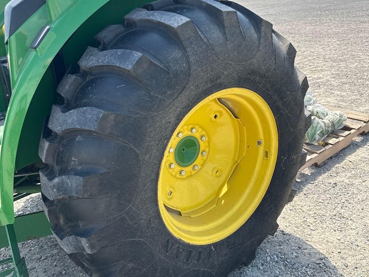 john-deere-4052m-image-10