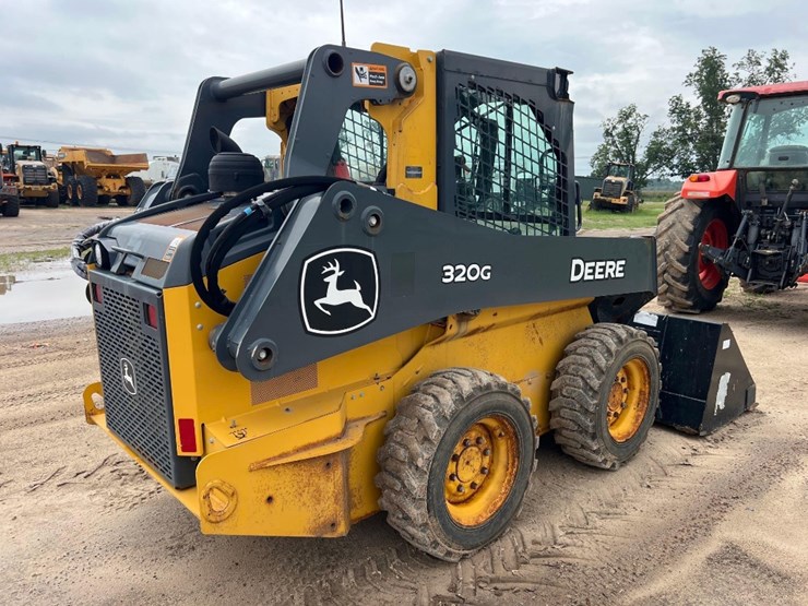 2022-deere-320g-image-4