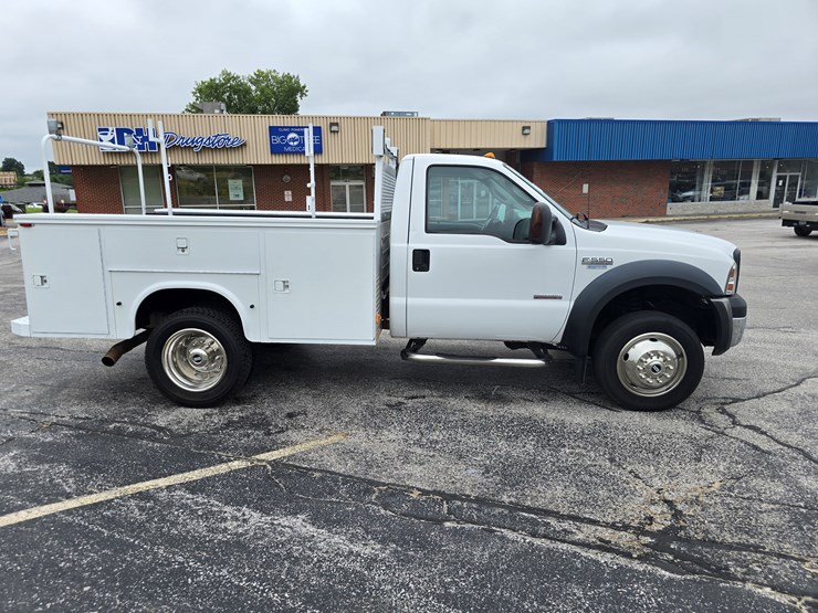 2007-ford-f550-image-34