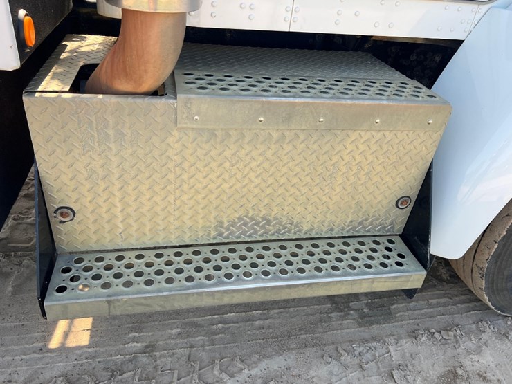 2010-kenworth-t270-image-28
