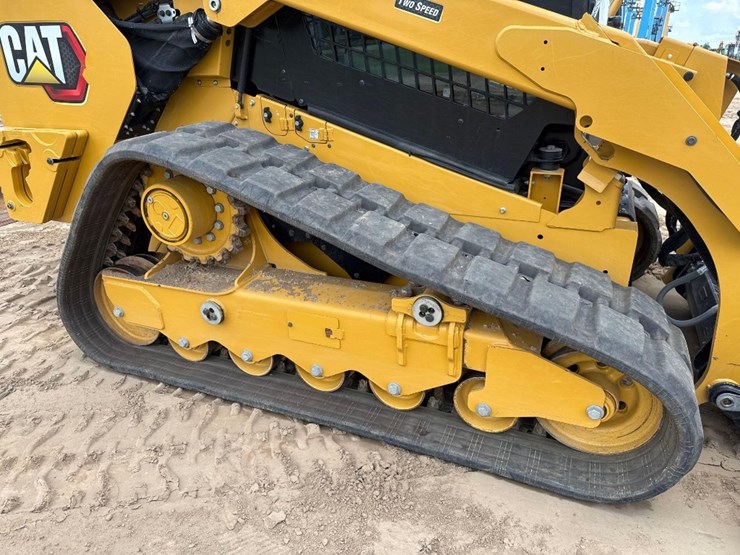 2023-caterpillar-299d3-image-13