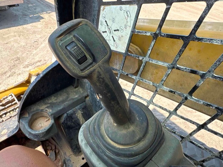 2016-caterpillar-259d-image-32