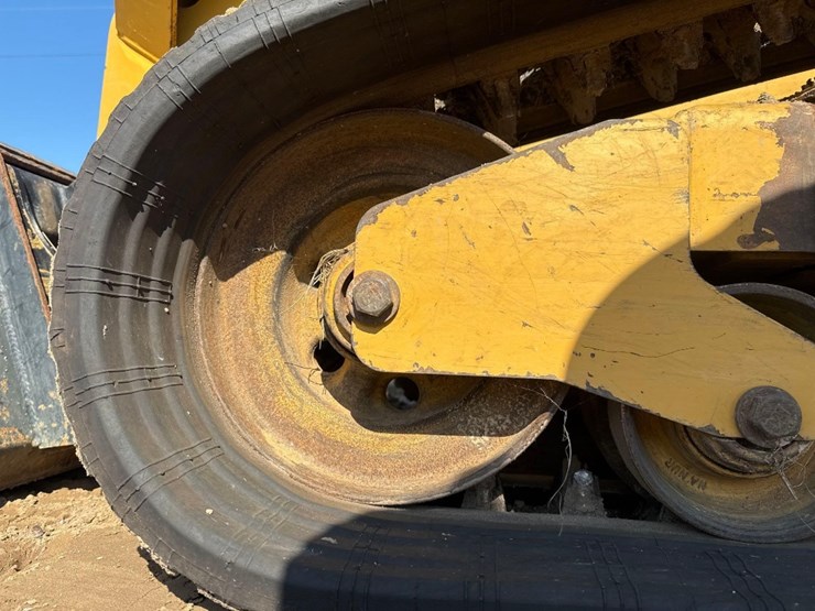 2022-caterpillar-259d3-image-10