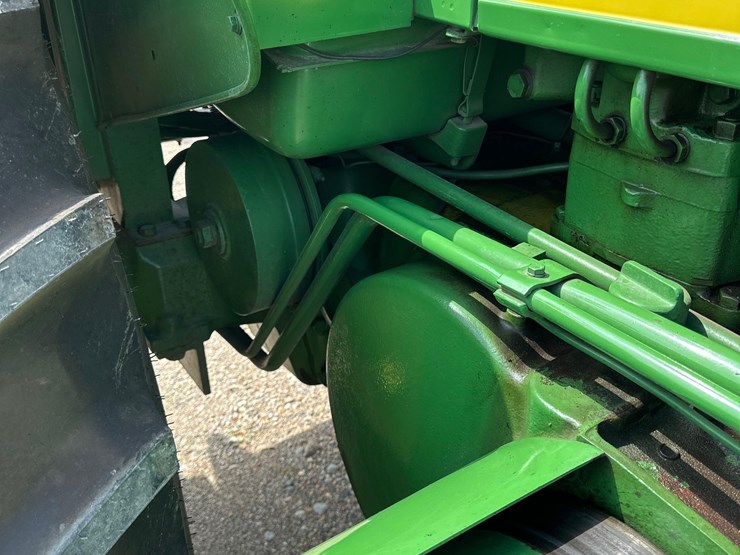 john-deere-820-image-14