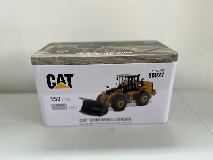 #90-•-cat-950m-wheel-loader-1:50-scale-replica--die-cast-metal-+-2-bright-star-auction-camping-chairs-image-6