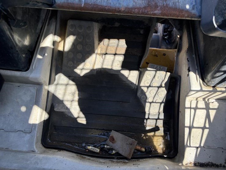 2009-caterpillar-246c-image-24
