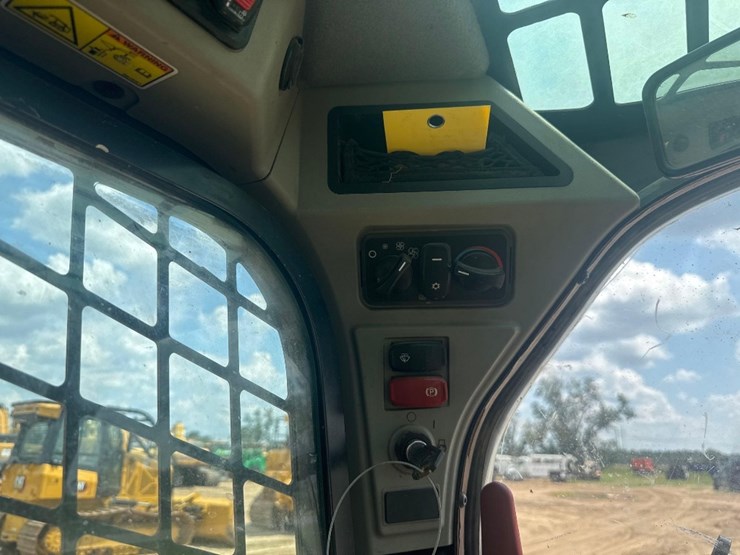 2021-caterpillar-289d3-image-31