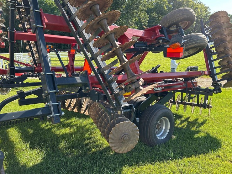 case-ih-330-image-14