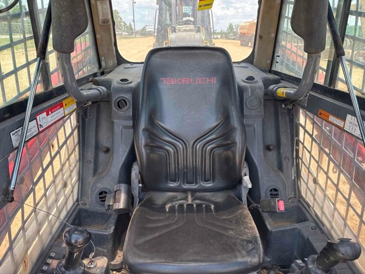 2023-takeuchi-tl10v2-image-33