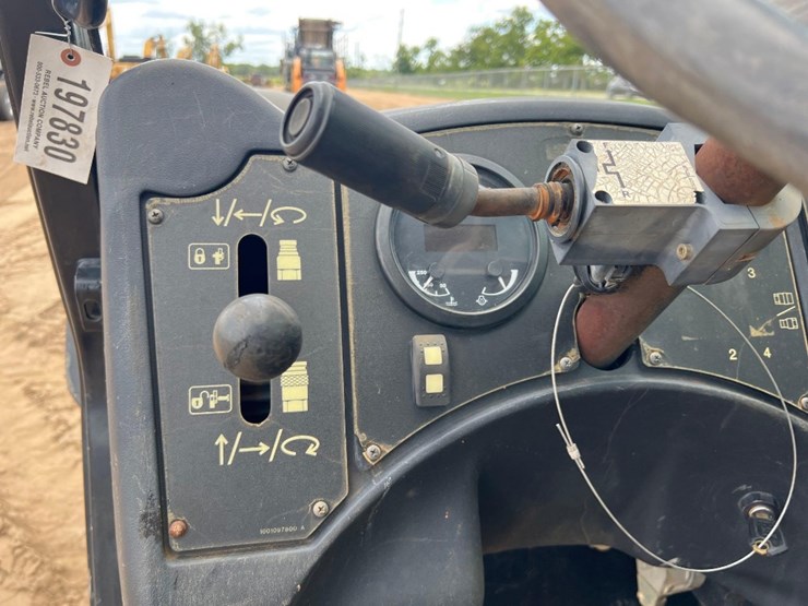 2016-caterpillar-tl642c-image-29