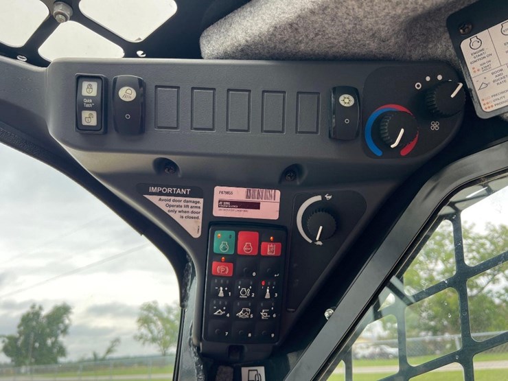 2022-deere-320g-image-25