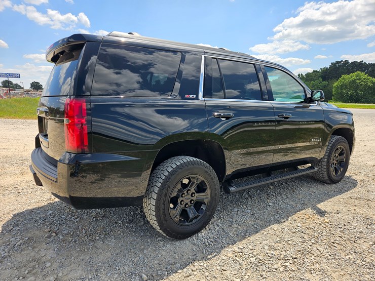 2018-chevrolet-tahoe-image-15