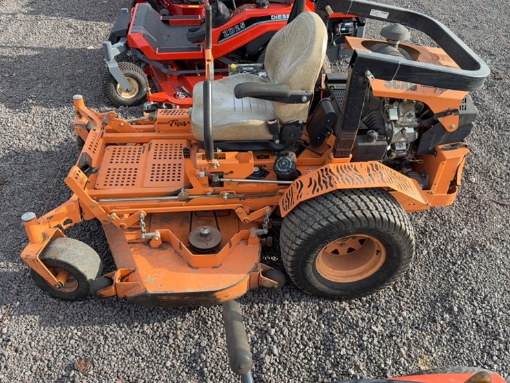 #3089-•-scag-turf-tiger-ii-zero-turn-mower-image-11