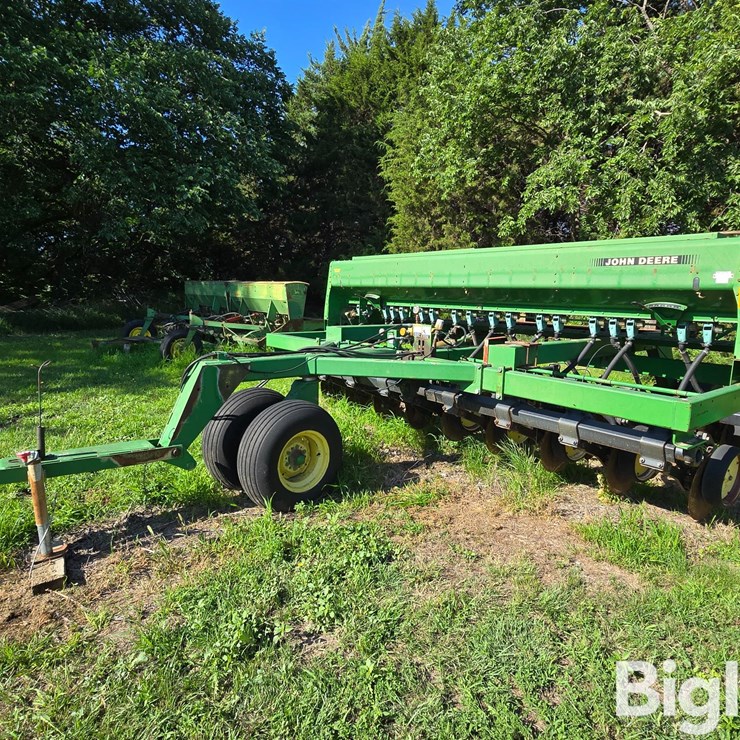 JOHN DEERE 750