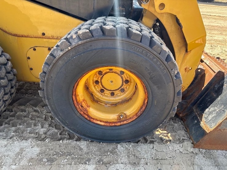 2019-caterpillar-236d3-image-11
