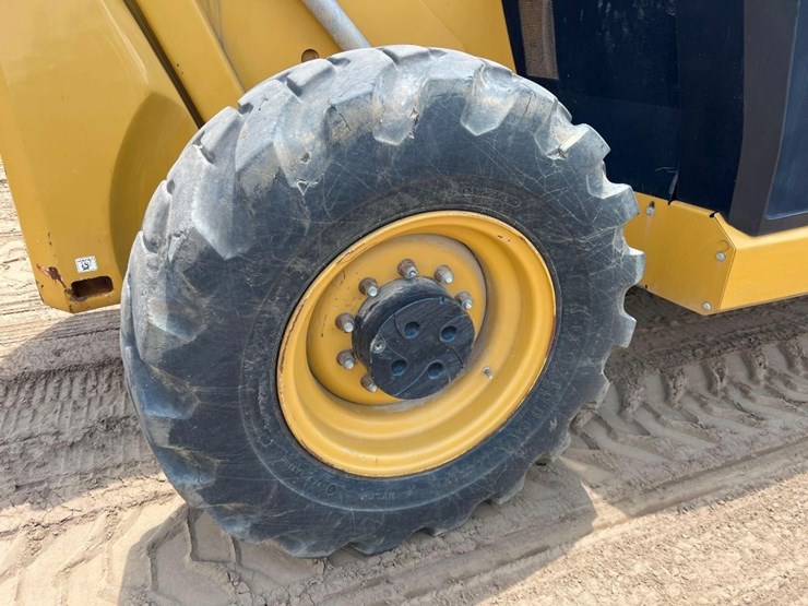 2019-caterpillar-tl1255d-image-11