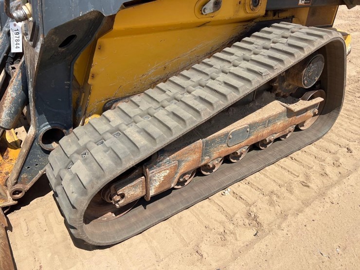 2019-deere-331g-image-9