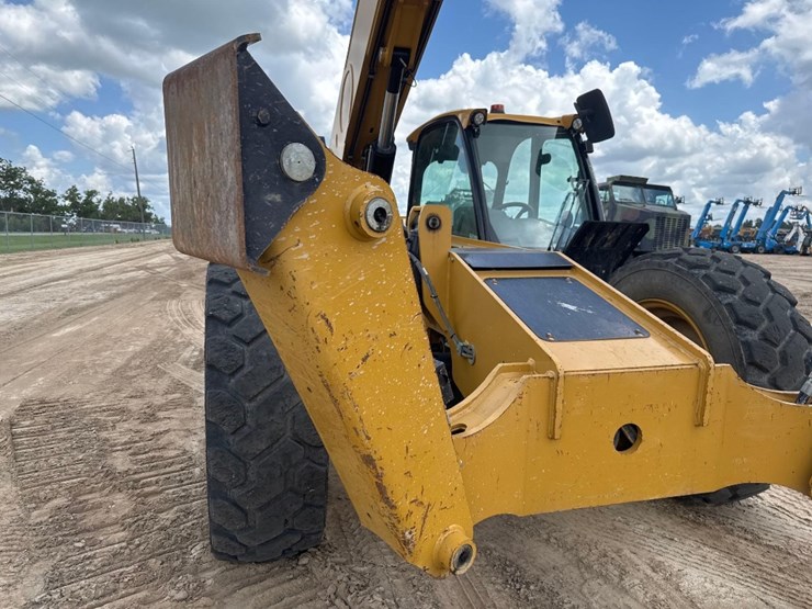 2020-caterpillar-tl1255d-image-16