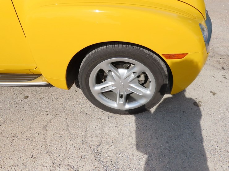 2004-chevrolet-ssr-pickup-image-4
