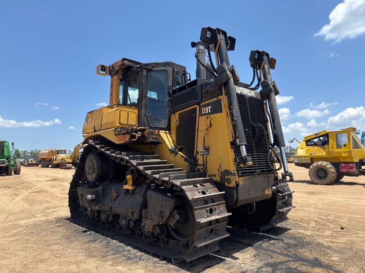 2011-caterpillar-d9t-image-4