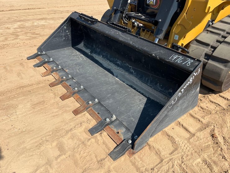 2025-caterpillar-265-skid-steer-image-18