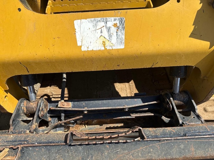 2017-caterpillar-299d2-xhp-image-21
