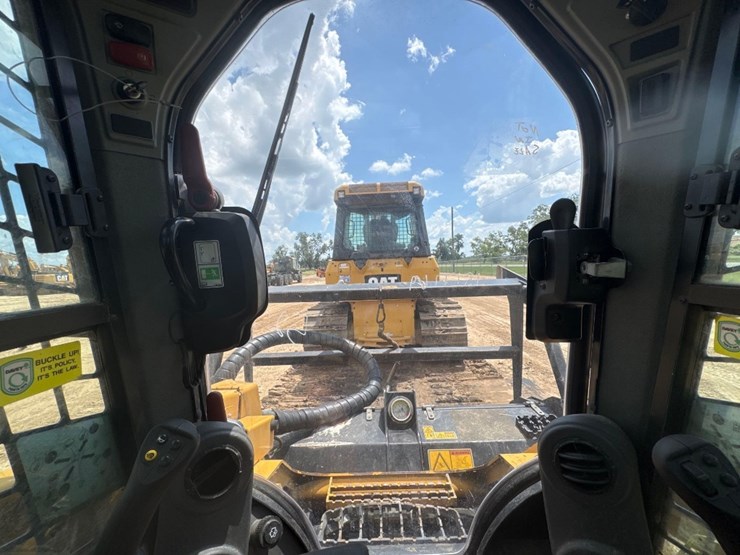 2021-caterpillar-299d3-xe-image-27