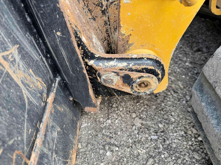 2022-caterpillar-299d3-image-33