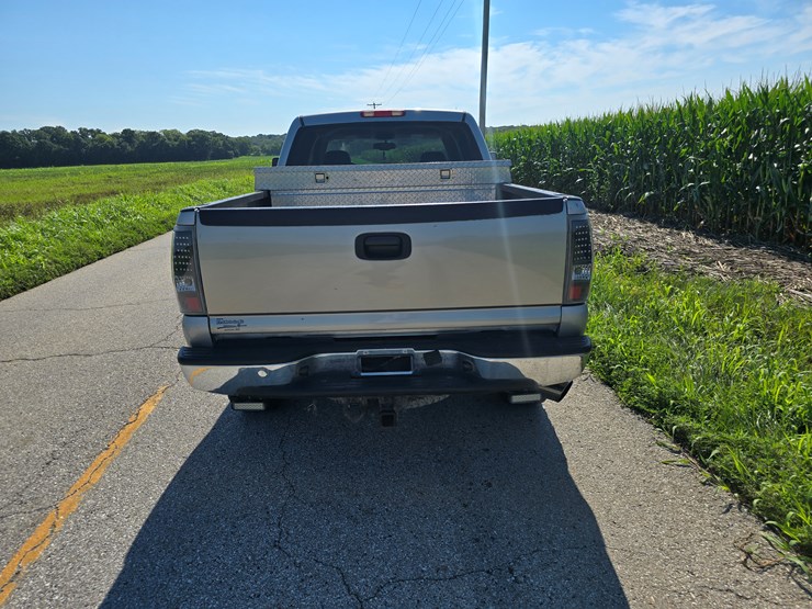 2003-chevrolet-2500-image-22