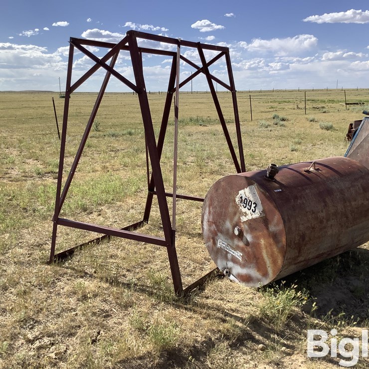 300-Gal Fuel Tank W/Stand