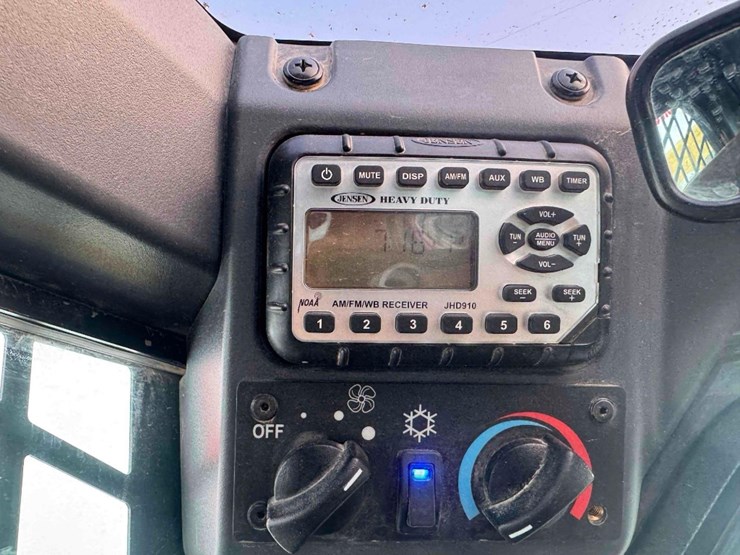 2021-takeuchi-tl6r-image-12
