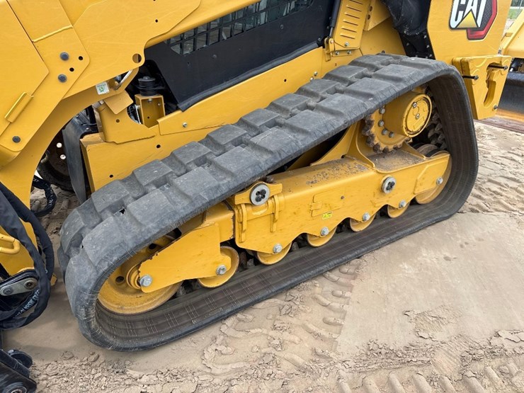 2023-caterpillar-299d3-image-9