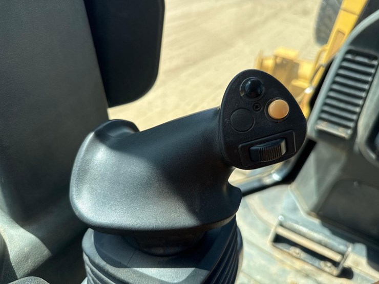 2019-caterpillar-d3k2-xl-image-30
