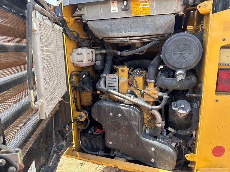 2020-caterpillar-259d3-image-18