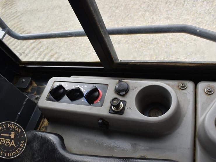 2015-komatsu-d61exi-23-image-41