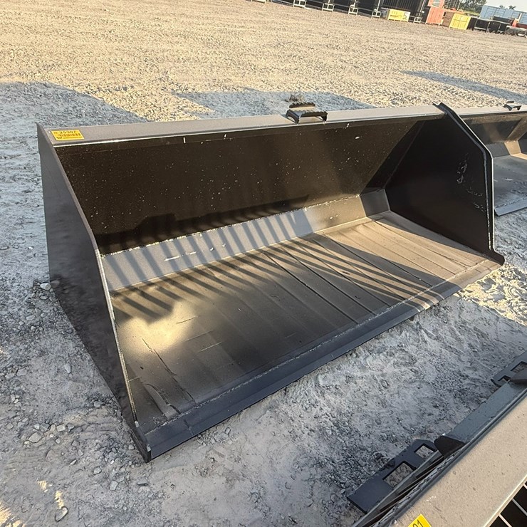 #2084 • KC 84" Skid Steer Snow/Litter Bucket Inv#: 25307