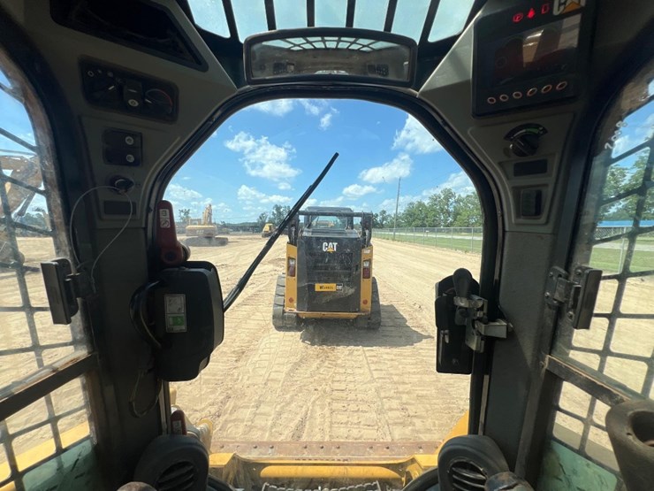 2015-caterpillar-259d-image-34