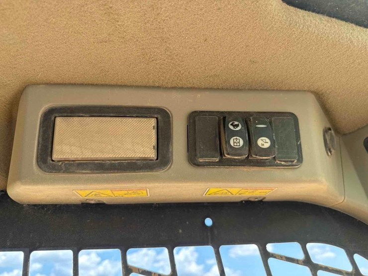 2019-caterpillar-299d2-image-31