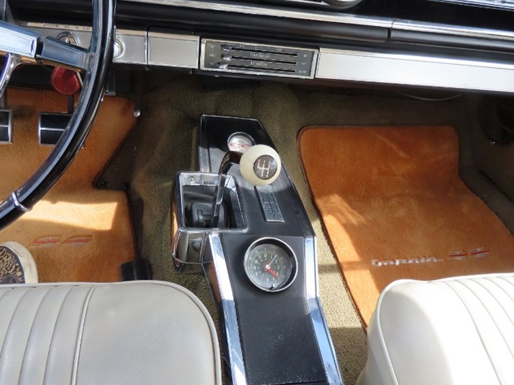1965-chevrolet-impala-ss-image-33